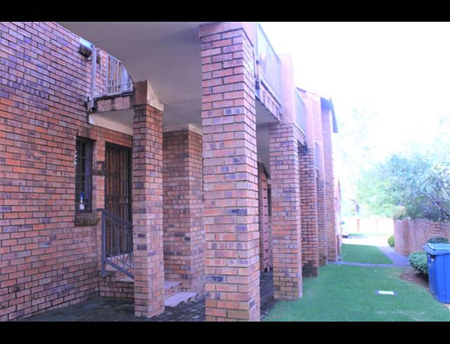 2 BEDROOM APARTMENT FOR SALE IN MOOIKLOOF RIDGE